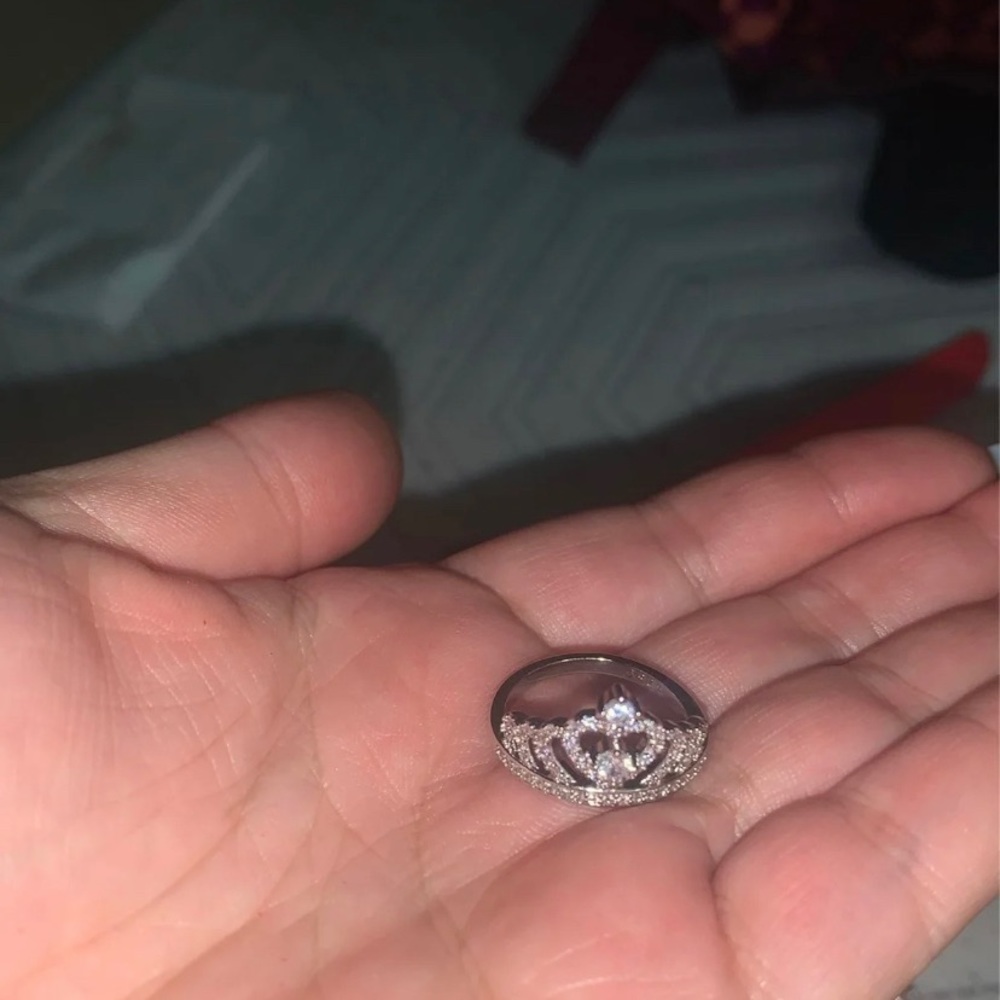 Size 7 ring - Picture 2 of 3